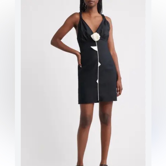 FARM Rio Dresses & Skirts - NEW FARM Rio Black And White Rose Lenzing™ Ecovero™ Euroflax™ Mini Dress